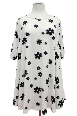 47 PSS {Blurred Daisy} Ivory/Black Daisy Print Top EXTENDED PLUS SIZE 3X 4X 5X