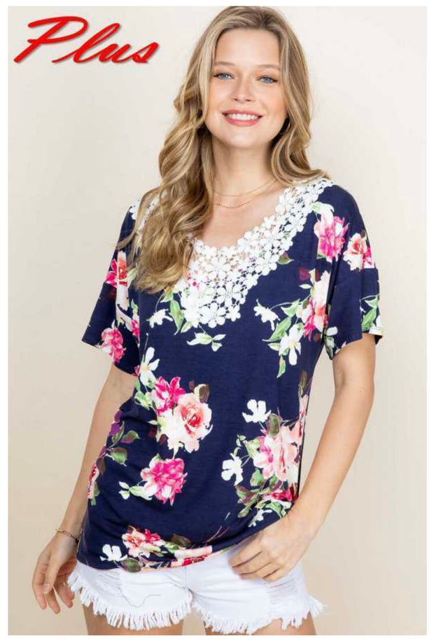 63 PSS-A {Garden Cafe}  Floral Print Top w Lace Detail PLUS SIZE XL 2X 3X