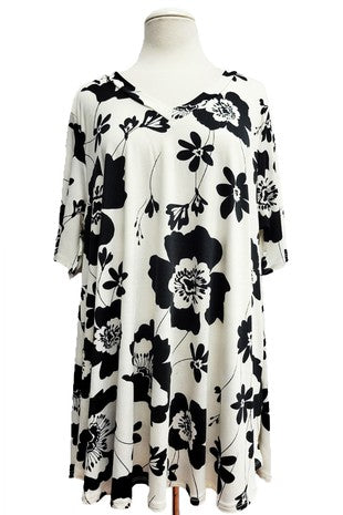 94 PSS {Posh Direction} Ivory/Black Floral V-Neck Top EXTENDED PLUS SIZE 3X 4X 5X (True To Size)