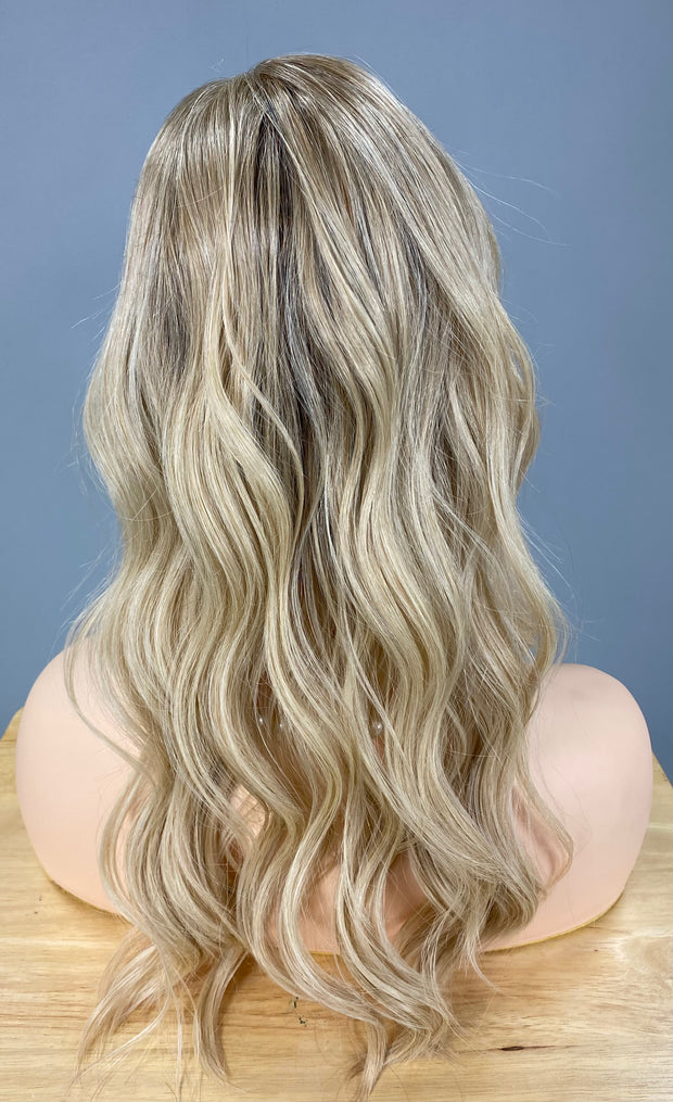 "Maxwella 18" (Champagne with Apple Pie) Luxury Wig