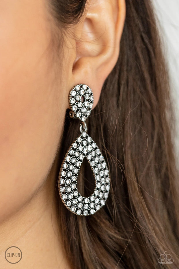 PAPARAZZI (57) {Pack In The Pizzazz} Clip On Earring